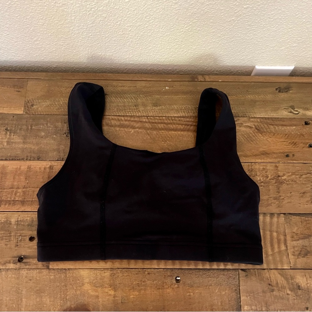 VGUC Karma Yoga Sports Bra Criss Cross Back Size Small